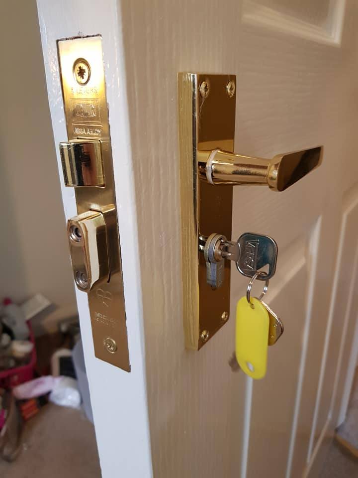 euro cylinder sash lock