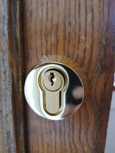 yale 84 brass nightlatch