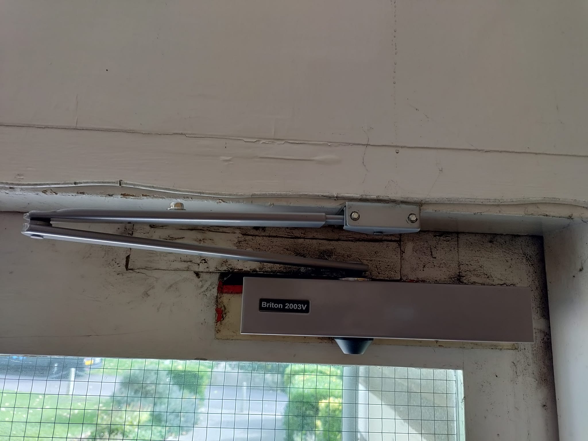 Briton 2003V door closer